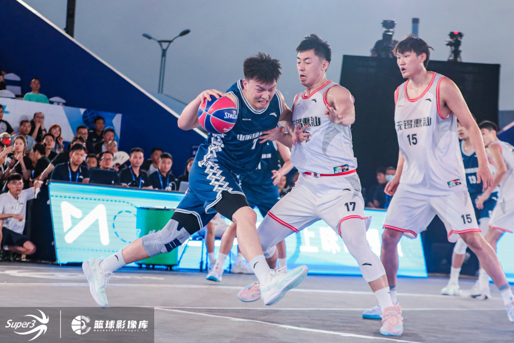  Uzi迎来十五赛季出色发挥，中国队观众热烈欢呼！