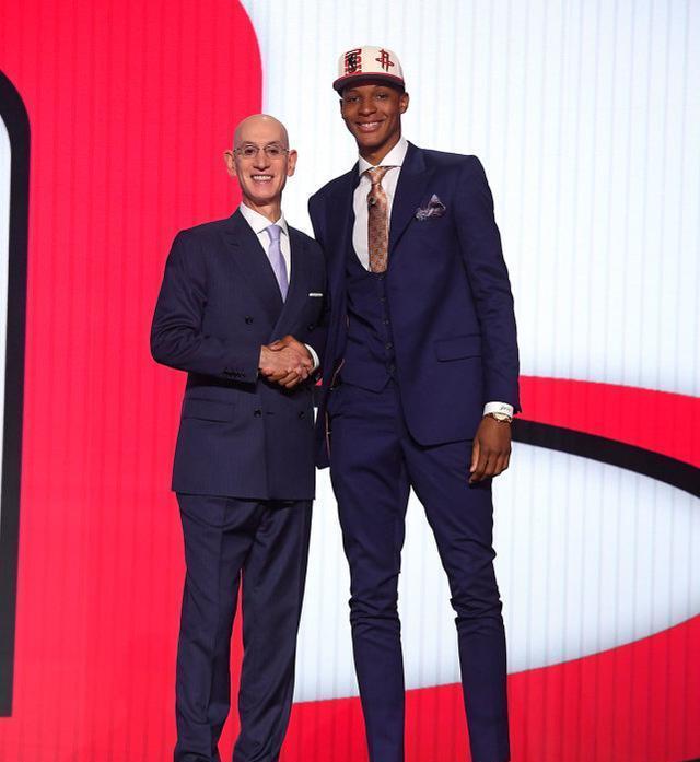 包含奥兰多魔术迎西甲关键赛;冲刺阶段外线爆发;压力陡增;官宣口径保持一致的词条 包含奥兰多魔术迎西甲关键赛;冲刺阶段外线爆发;压力陡增;官宣口径保持一致的词条